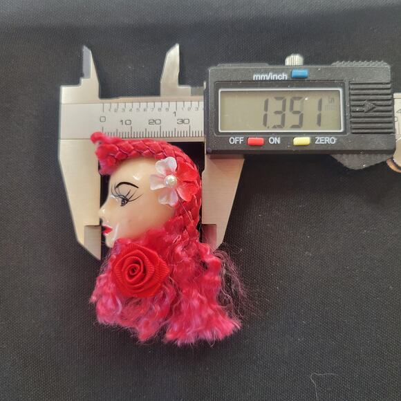 Glamour Lady Head Brooch Face  Lot of 2 Red White and Silver With Gift Boxes - Picture 13 of 15